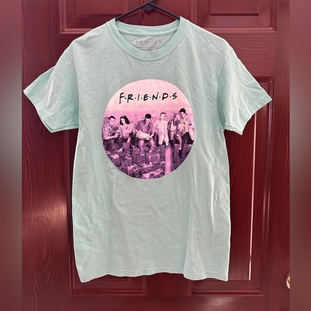 FRIENDS T-Shirt Size Small